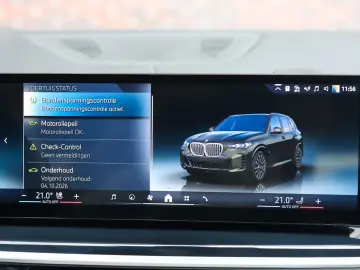 BMW X5 50e xDrive   Pano - HUD - Massage