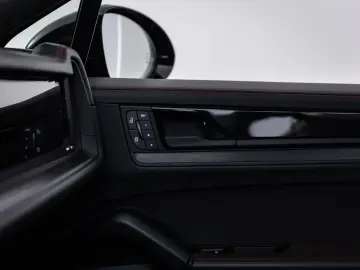 PORSCHE Cayenne Coupe GTS SportDesign MATRIX ACC PANO