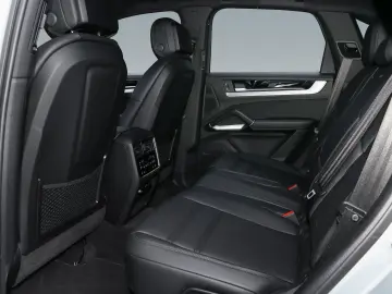 PORSCHE Cayenne E-Hybrid InnoDrive HA-Lenkung PDCC HUD