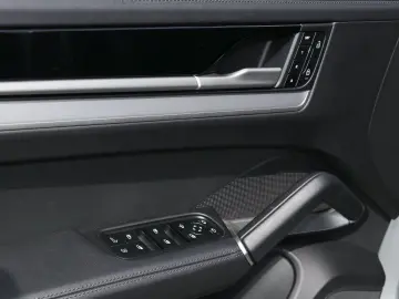PORSCHE Cayenne E-Hybrid InnoDrive HA-Lenkung PDCC HUD