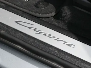 PORSCHE Cayenne E-Hybrid InnoDrive HA-Lenkung PDCC HUD