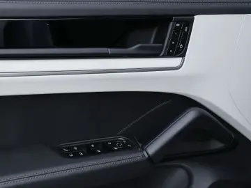 PORSCHE Cayenne Turbo E-Hybrid Coupe Burmester InnoDrive