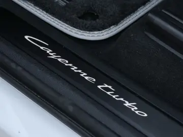 PORSCHE Cayenne Turbo E-Hybrid Coupe Burmester InnoDrive