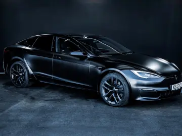 TESLA Model S PLAID - Yoke - Satin Black Matt - 1020PS