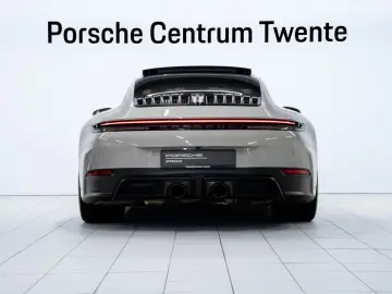 PORSCHE 992 Carrera 4 GTS
