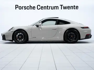 PORSCHE 992 Carrera 4 GTS