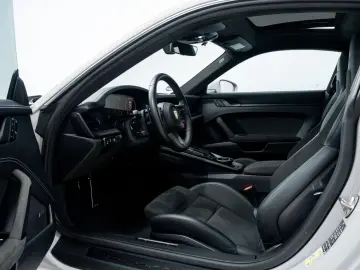 PORSCHE 992 Carrera 4 GTS