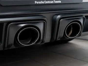 PORSCHE 992 Carrera 4 GTS