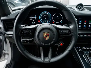 PORSCHE 992 Carrera 4 GTS