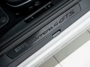 PORSCHE 992 Carrera 4 GTS