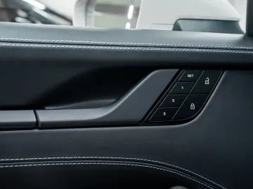 PORSCHE 992 Carrera 4 GTS