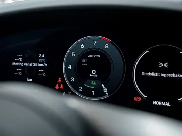 PORSCHE 992 Carrera 4 GTS