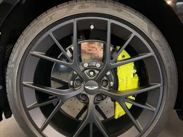 ASTON MARTIN DBX 707 SPECIAL AMR 24 F1  2025 FACELIFT