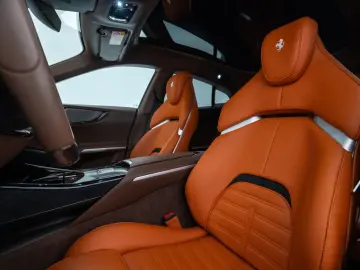 FERRARI Purosangue