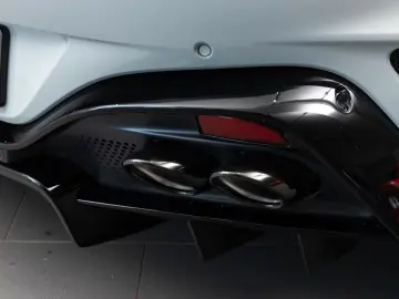 Aston Martin Vantage S V8