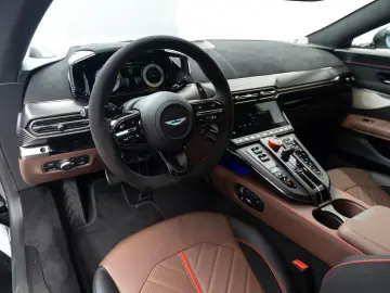 Aston Martin Vantage S V8