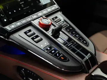 Aston Martin Vantage S V8