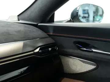 Aston Martin Vantage S V8