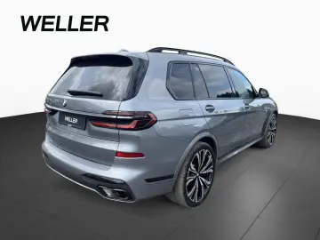 BMW X7 xDr 40d M SPORT PRO SkyL AHK KomSi 23  ABAss