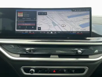 BMW X7 xDr 40d M SPORT PRO SkyL AHK KomSi 23  ABAss