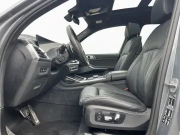 BMW X7 xDr 40d M SPORT PRO SkyL AHK KomSi 23  ABAss