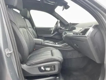 BMW X7 xDr 40d M SPORT PRO SkyL AHK KomSi 23  ABAss