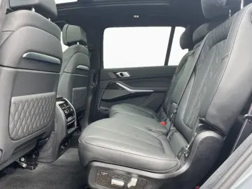 BMW X7 xDr 40d M SPORT PRO SkyL AHK KomSi 23  ABAss