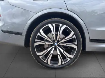 BMW X7 xDr 40d M SPORT PRO SkyL AHK KomSi 23  ABAss