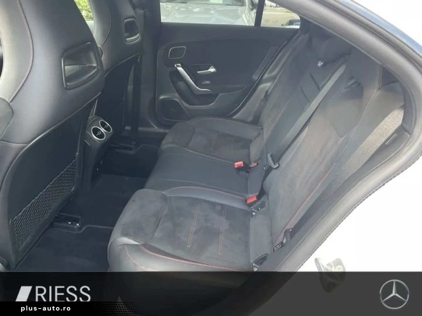 MERCEDES-BENZ CLA 250 e AMG Sport Night Distr Pano Burmester