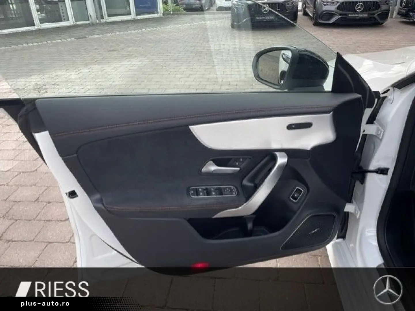 MERCEDES-BENZ CLA 250 e AMG Sport Night Distr Pano Burmester
