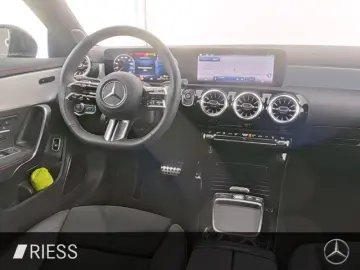 MERCEDES-BENZ CLA 250 e AMG Sport Night Distr Pano B…