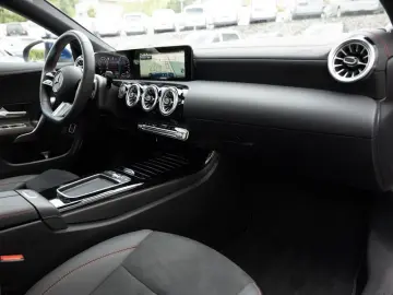 MERCEDES-BENZ CLA 250 e Coupé AMG-Sport MLB Pano HUD…