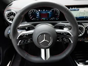 MERCEDES-BENZ CLA 250 e Coupé AMG-Sport MLB Pano HUD…