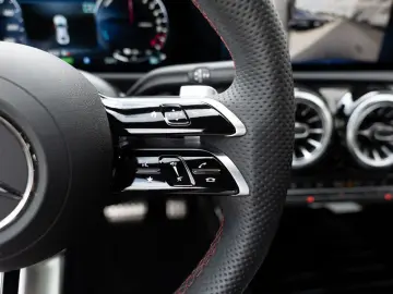 MERCEDES-BENZ CLA 250 e Coupé AMG-Sport MLB Pano HUD…