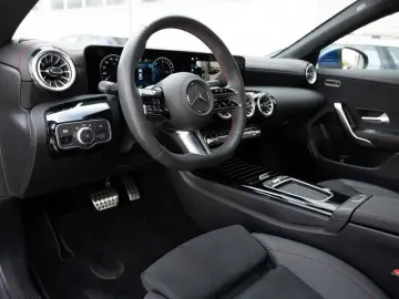 MERCEDES-BENZ CLA 250 e Coupé AMG-Sport MLB Pano HUD…