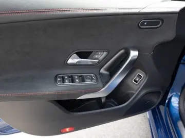 MERCEDES-BENZ CLA 250 e Coupé AMG-Sport MLB Pano HUD…
