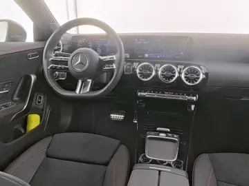 MERCEDES-BENZ CLA 250 e AMG Pano Distroni 360  Multi…