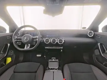 MERCEDES-BENZ CLA 250 e AMG Pano Distroni 360  Multi…