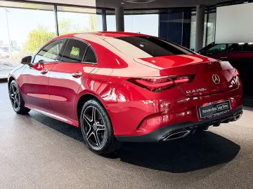 MERCEDES-BENZ CLA 250 e AMGLP Night LED Pano AHK Tot…