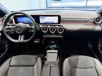 MERCEDES-BENZ CLA 250 e AMGLP Night LED Pano AHK Tot…