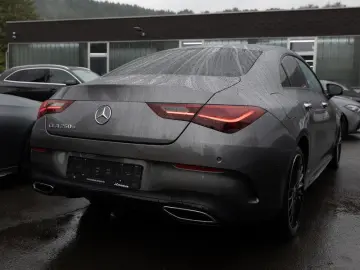 MERCEDES-BENZ CLA 250 e Coupé AMG-Sport MLB Cam Pano…
