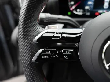 MERCEDES-BENZ CLA 250 e Coupé AMG-Sport MLB Cam Pano…
