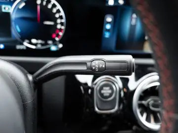 MERCEDES-BENZ CLA 250 e Coupé AMG-Sport MLB Cam Pano…