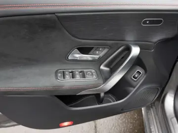 MERCEDES-BENZ CLA 250 e Coupé AMG-Sport MLB Cam Pano…
