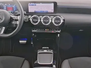 MERCEDES-BENZ CLA 250 e AMG Night Pano Sound Kame Am…