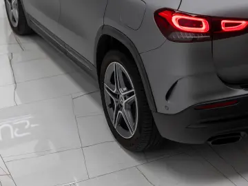 Mercedes-Benz GLA 220