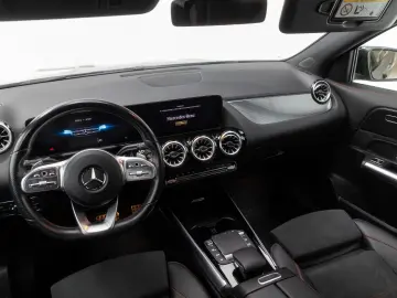 Mercedes-Benz GLA 220