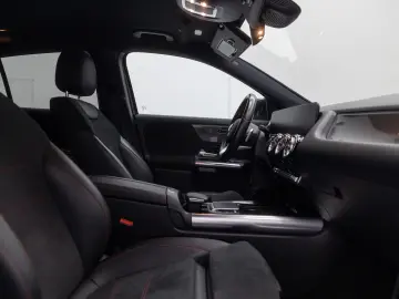 Mercedes-Benz GLA 220