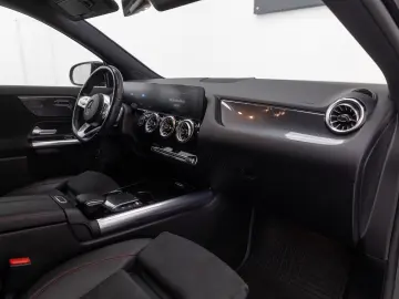 Mercedes-Benz GLA 220
