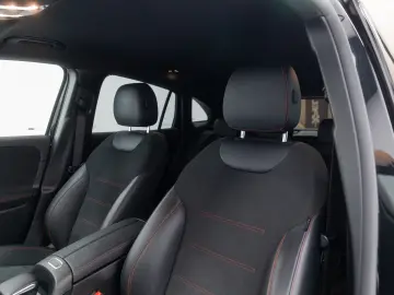 Mercedes-Benz GLA 220